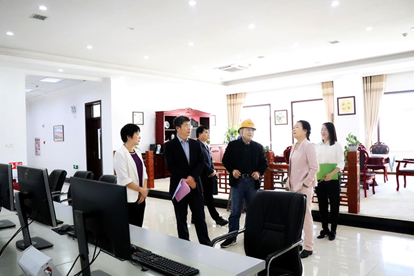 調研組參觀(guān)主廠(chǎng)房一樓展示廳、智能中央控制室02.png